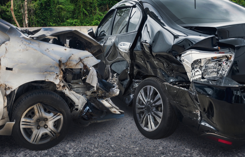 Wypadek Forda Mustanga na drodze krajowej nr 45. Oczekiwane utrudnienia w ruchu drogowym